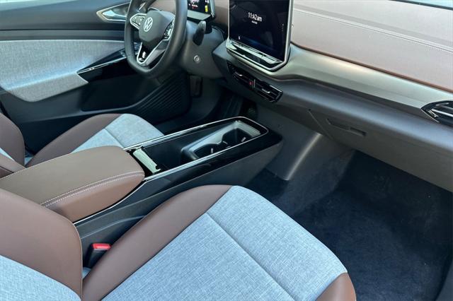 new 2025 Volkswagen ID.4 car, priced at $47,666