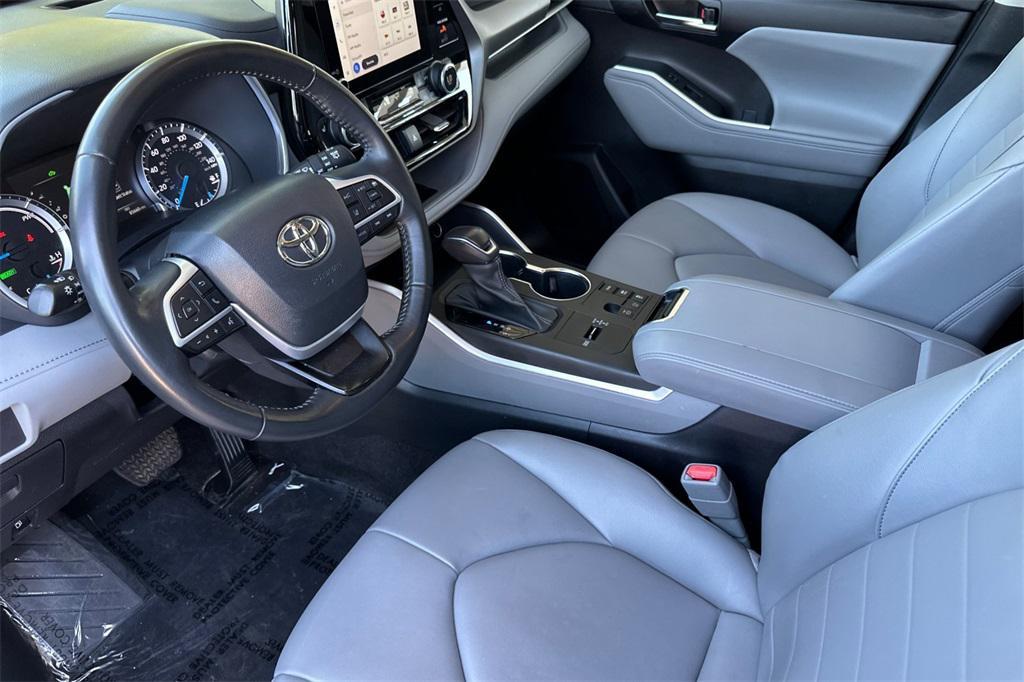 used 2023 Toyota Highlander Hybrid car, priced at $34,015