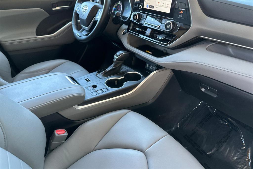 used 2023 Toyota Highlander Hybrid car, priced at $34,015