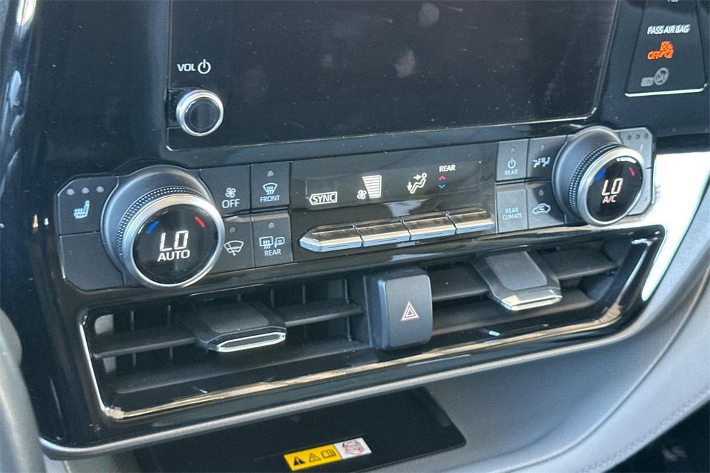 used 2023 Toyota Highlander Hybrid car, priced at $34,015