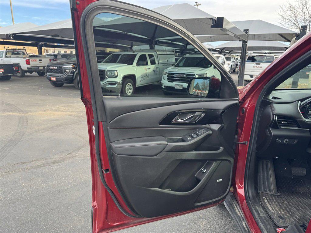 used 2022 Chevrolet Traverse car, priced at $31,599