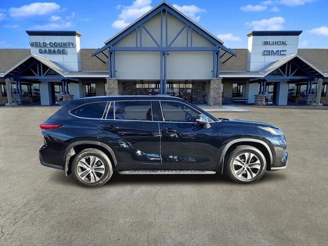 used 2021 Toyota Highlander car, priced at $27,499