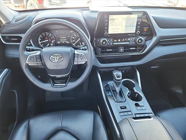 used 2021 Toyota Highlander car, priced at $27,499