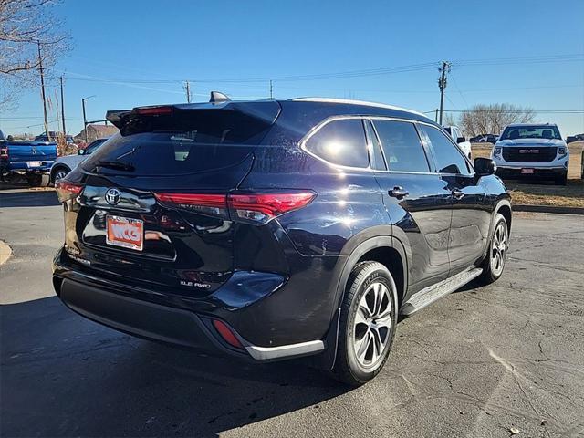 used 2021 Toyota Highlander car, priced at $27,499