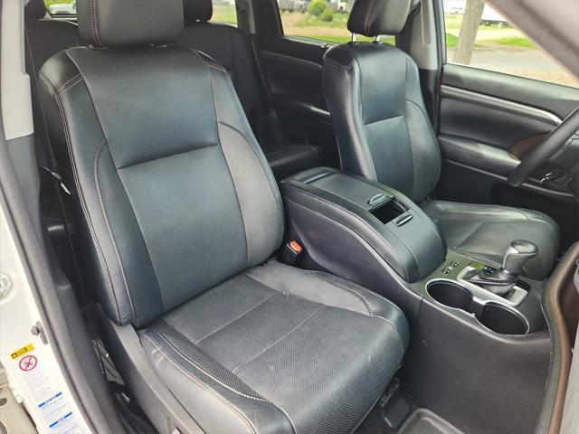 used 2017 Toyota Highlander Hybrid car, priced at $27,999