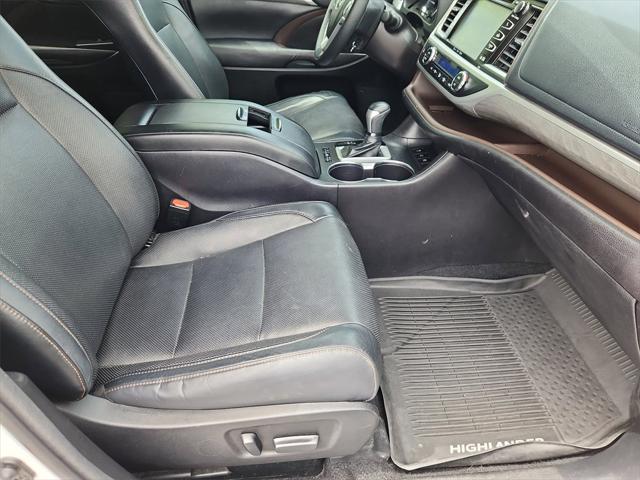 used 2017 Toyota Highlander Hybrid car, priced at $27,999