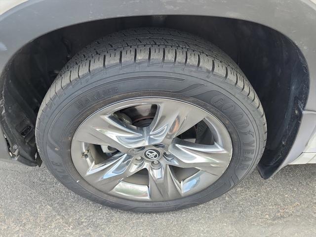 used 2017 Toyota Highlander Hybrid car, priced at $27,999