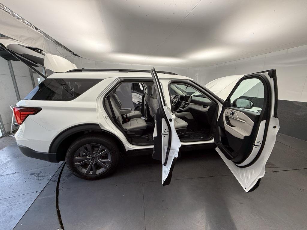 new 2025 Ford Explorer car, priced at $49,899