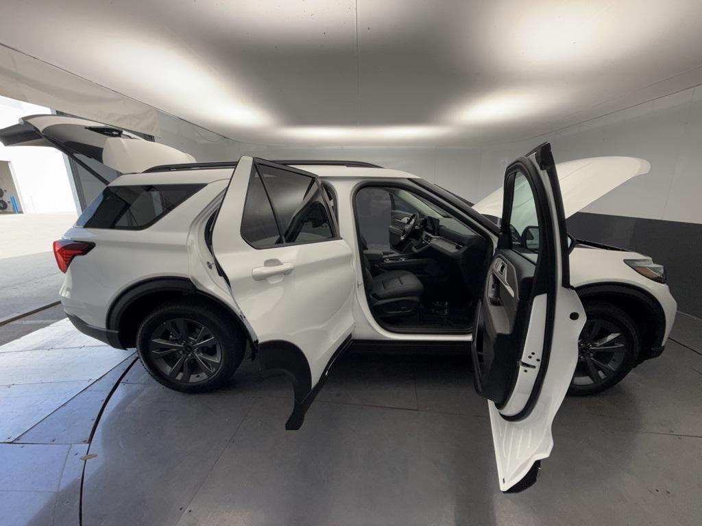new 2025 Ford Explorer car, priced at $49,522