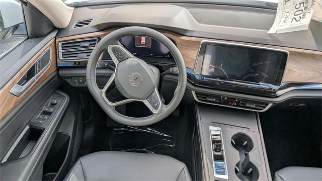 new 2026 Volkswagen Atlas car, priced at $41,670