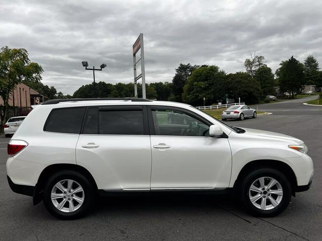 used 2013 Toyota Highlander car, priced at $12,995