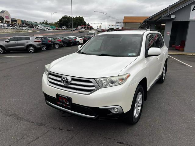 used 2013 Toyota Highlander car, priced at $12,995