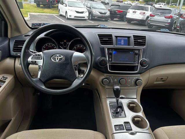 used 2013 Toyota Highlander car, priced at $12,995