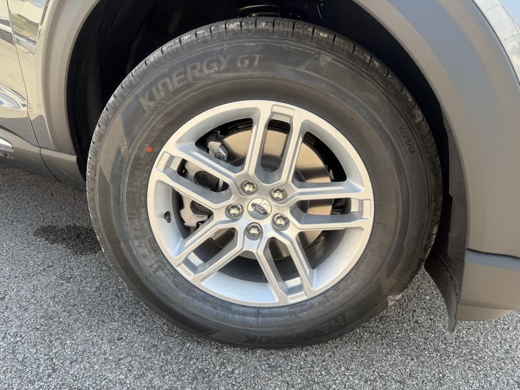 new 2025 Ford Explorer car, priced at $40,469