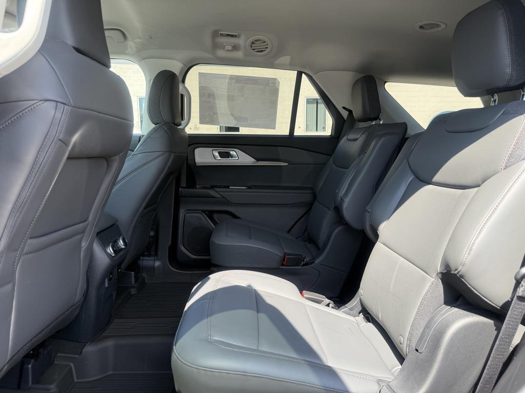 new 2025 Ford Explorer car, priced at $40,469