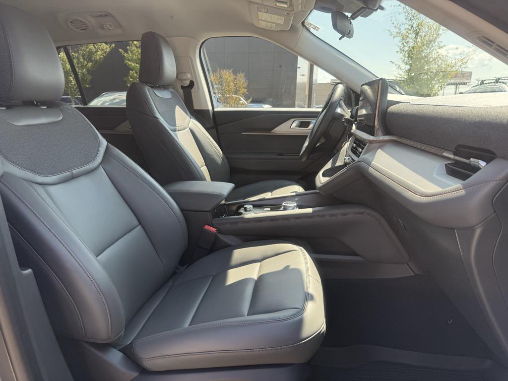 new 2025 Ford Explorer car, priced at $40,469