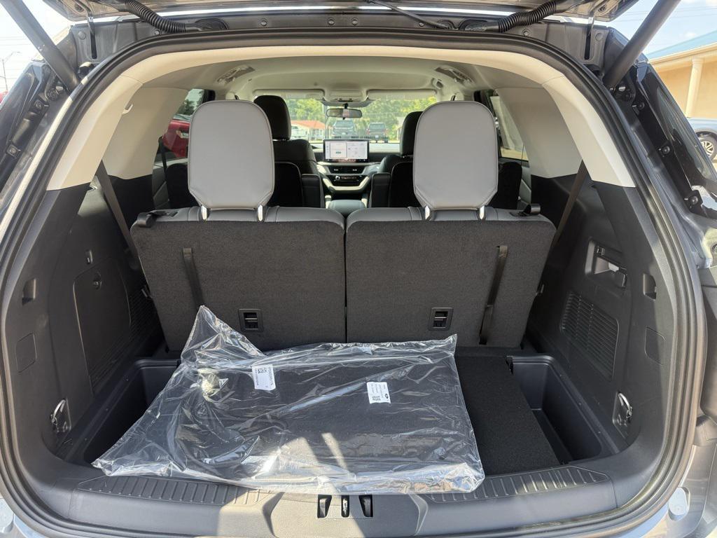 new 2025 Ford Explorer car, priced at $40,469
