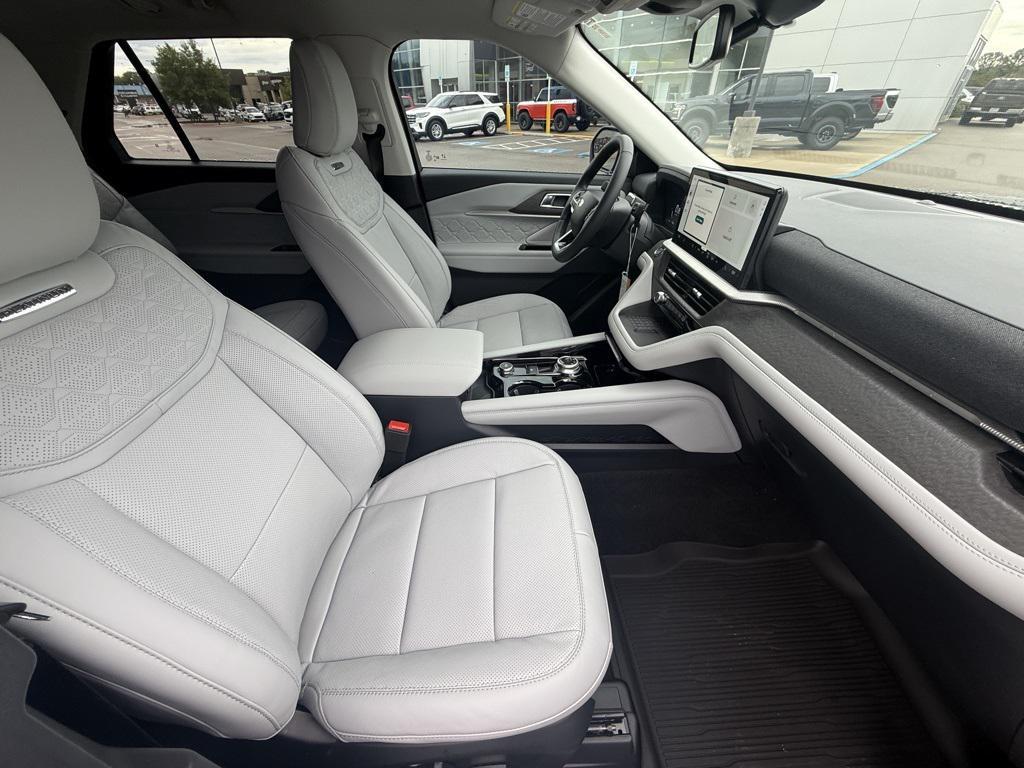 new 2025 Ford Explorer car, priced at $53,908