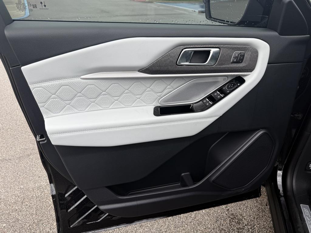 new 2025 Ford Explorer car, priced at $53,908
