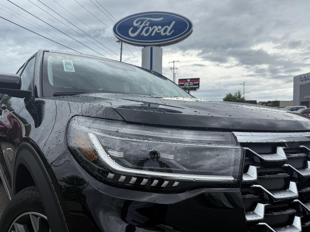 new 2025 Ford Explorer car, priced at $53,908
