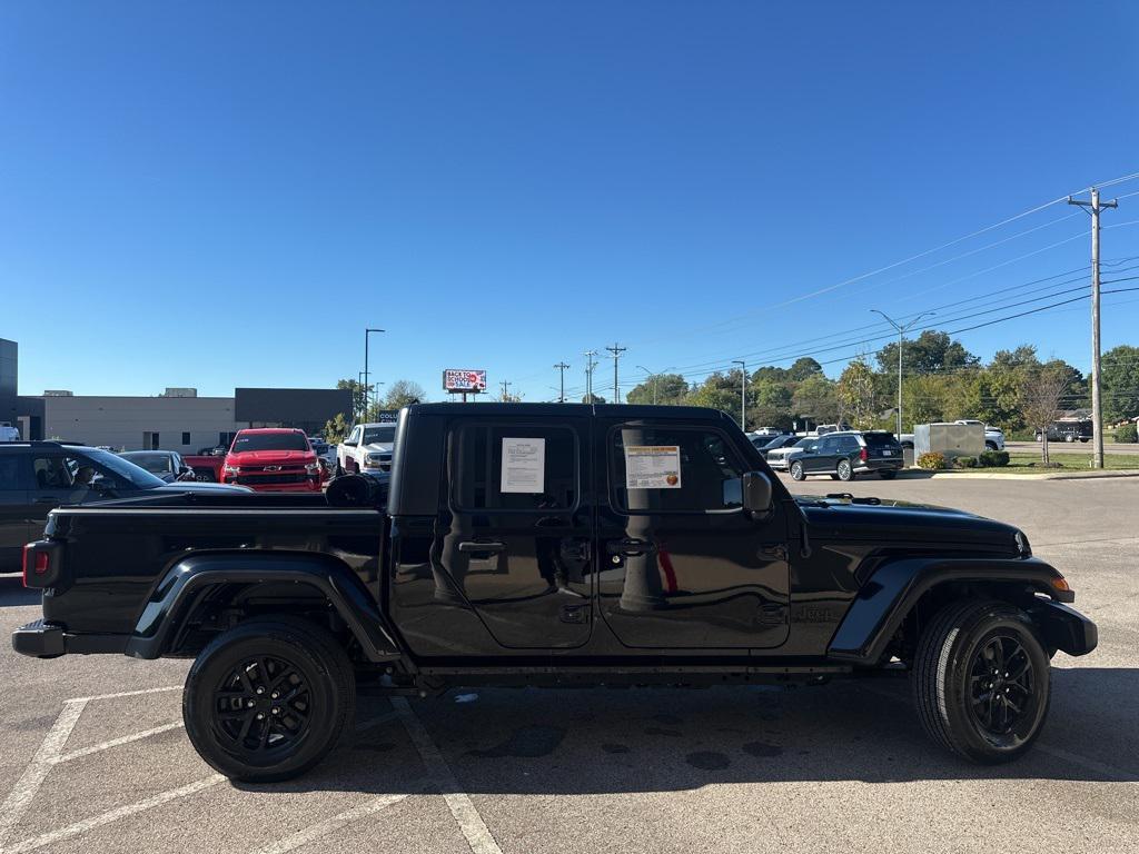 used 2022 Jeep Gladiator car, priced at $30,907