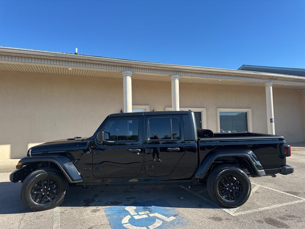 used 2022 Jeep Gladiator car, priced at $30,907