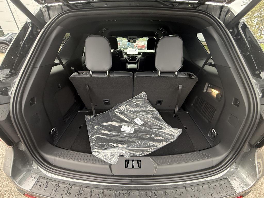 new 2025 Ford Explorer car, priced at $43,302