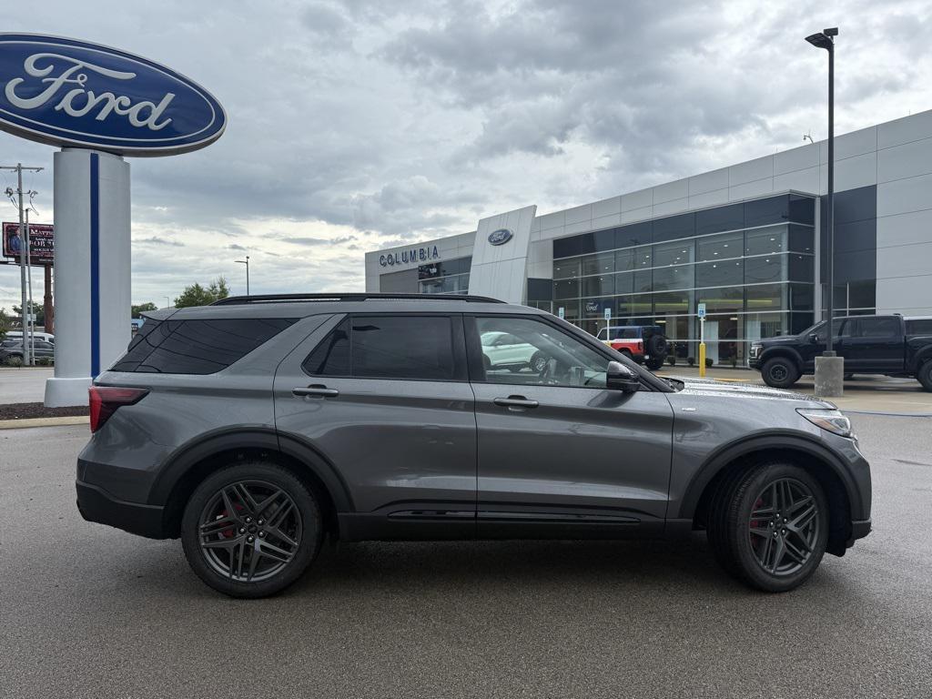 new 2025 Ford Explorer car, priced at $43,302