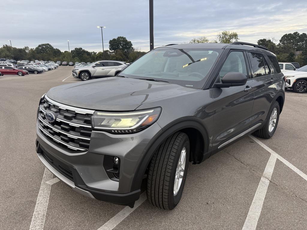 new 2025 Ford Explorer car, priced at $40,469