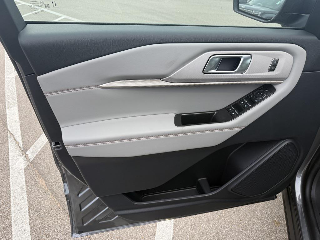 new 2025 Ford Explorer car, priced at $40,469