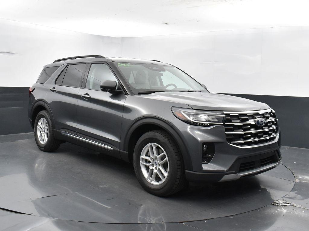 new 2025 Ford Explorer car, priced at $40,055