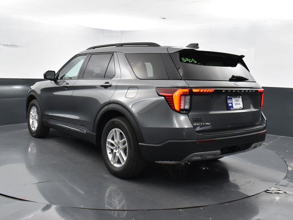 new 2025 Ford Explorer car, priced at $40,055