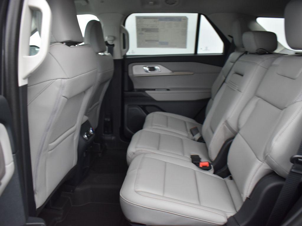 new 2025 Ford Explorer car, priced at $40,055