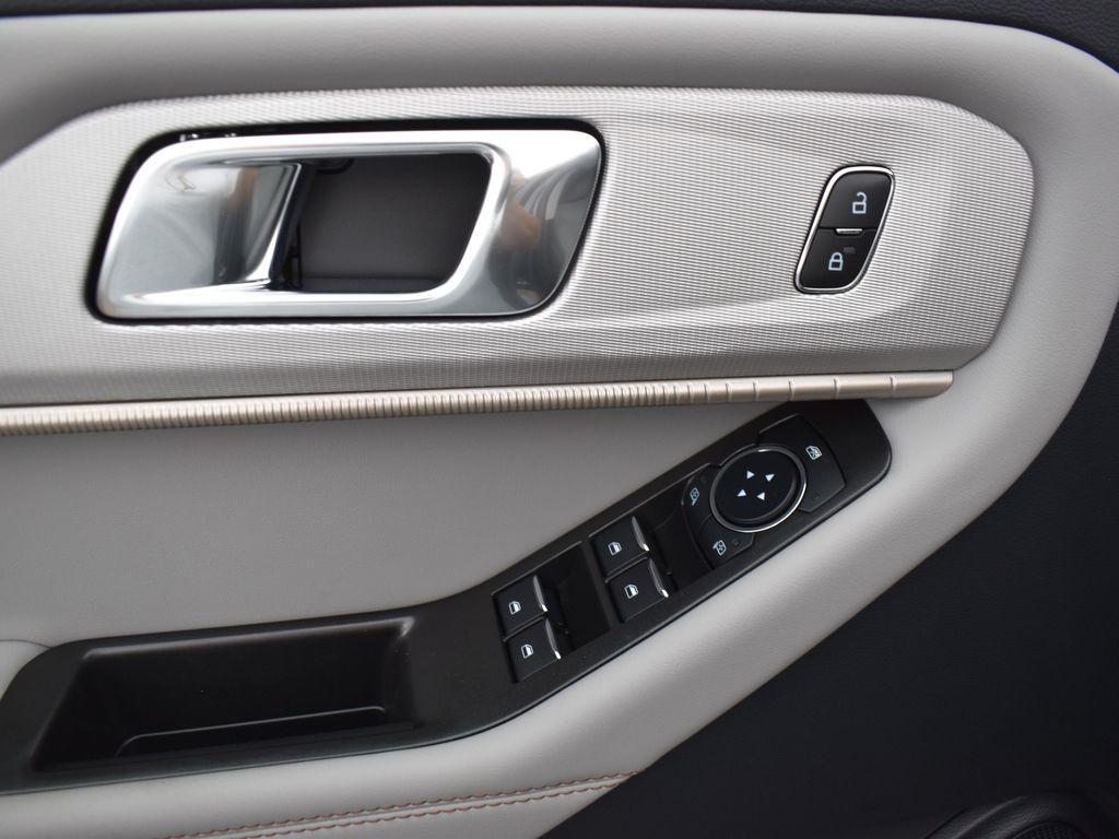 new 2025 Ford Explorer car, priced at $40,055