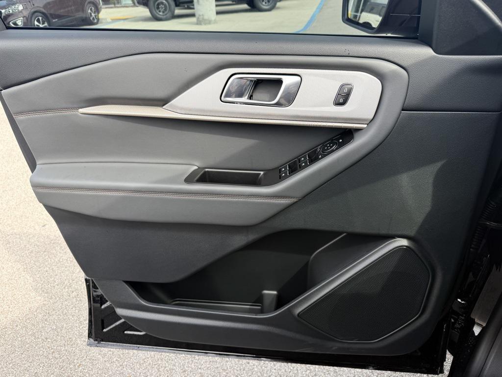 new 2025 Ford Explorer car, priced at $39,691