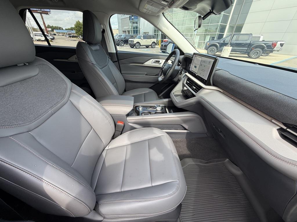 new 2025 Ford Explorer car, priced at $39,691