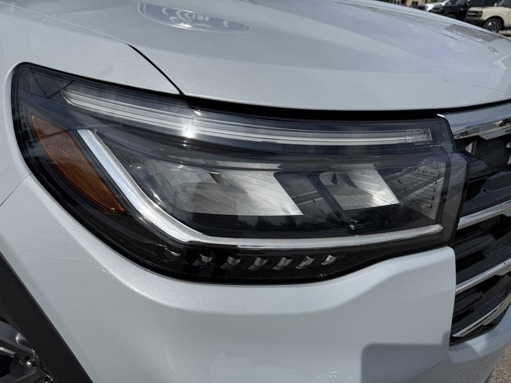 new 2025 Ford Explorer car, priced at $44,687