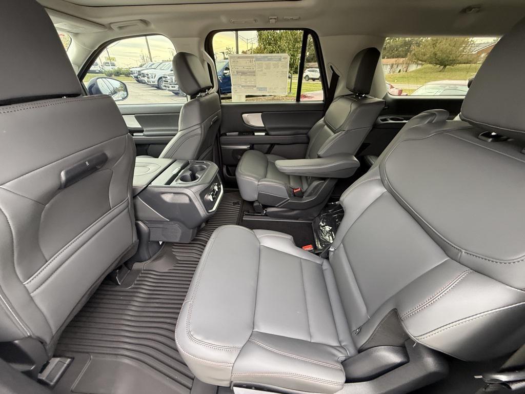 new 2025 Ford Expedition Max car, priced at $73,701