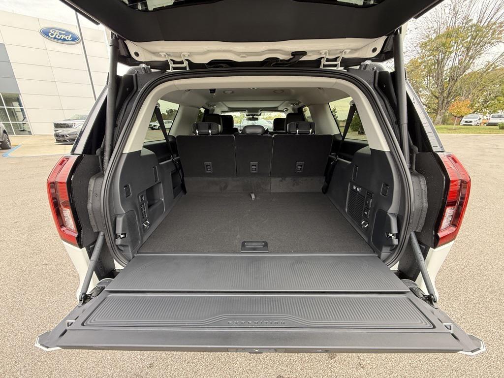 new 2025 Ford Expedition Max car, priced at $73,701