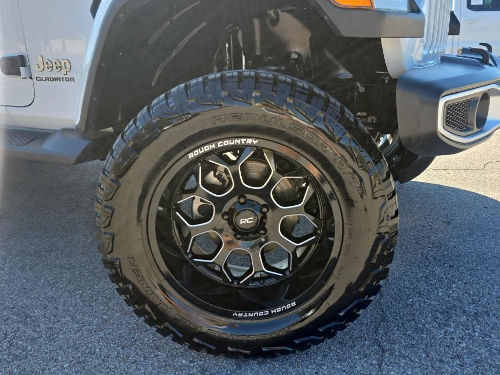 used 2021 Jeep Gladiator car, priced at $30,422