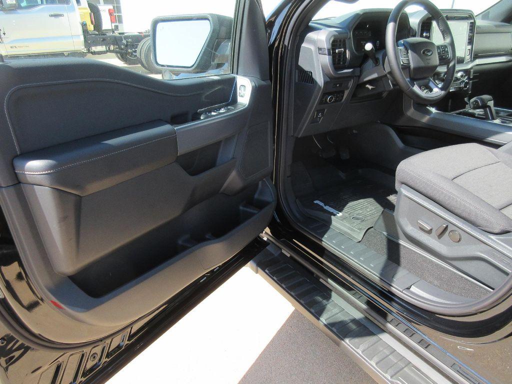 new 2025 Ford F-150 car