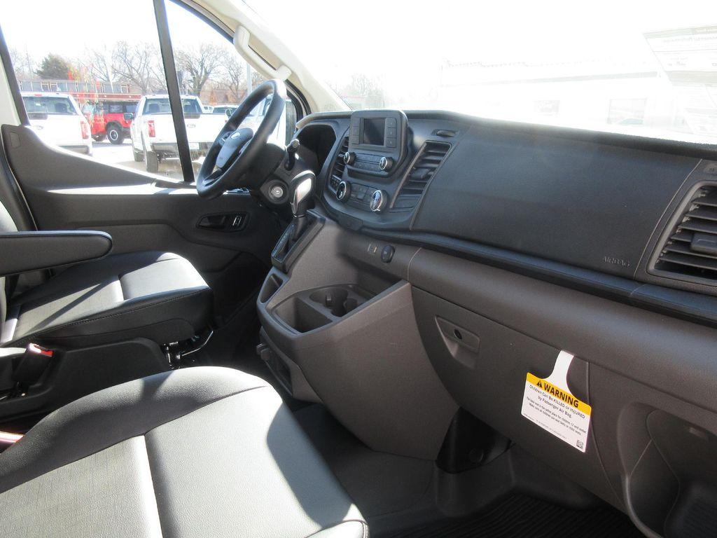 new 2025 Ford Transit-250 car