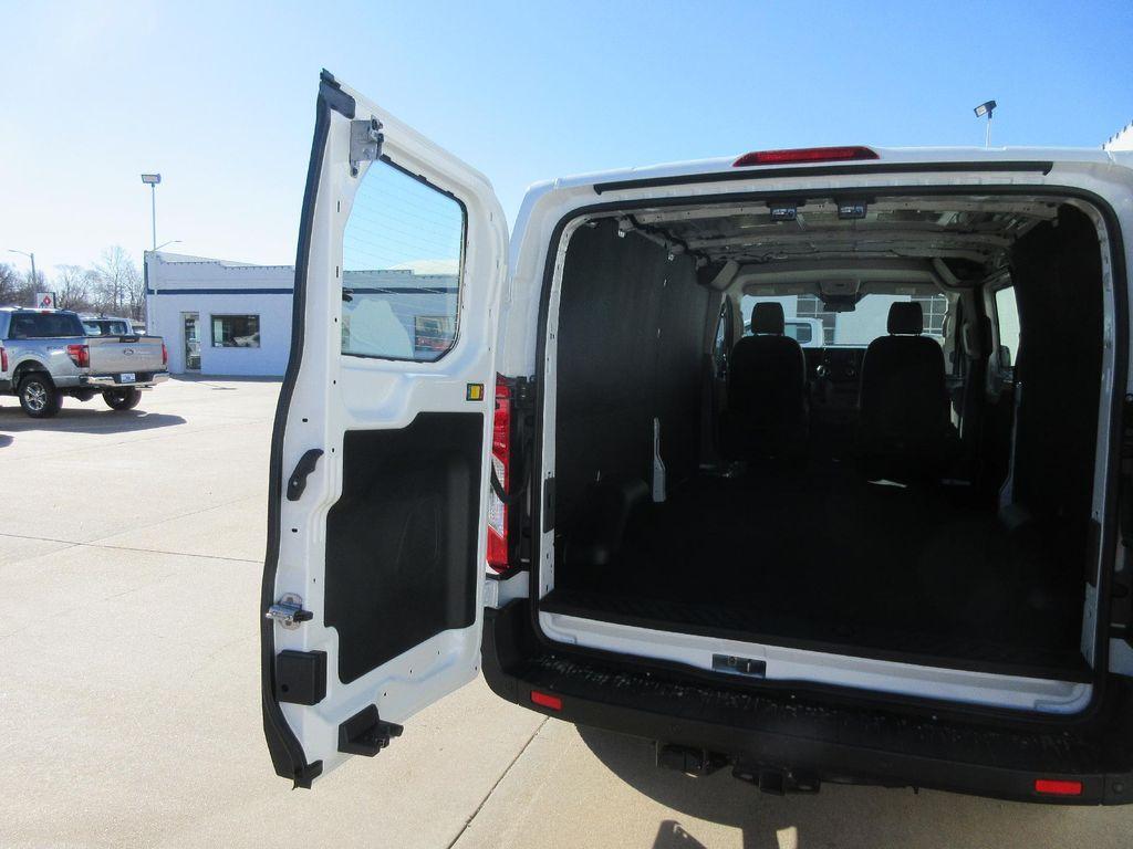 new 2025 Ford Transit-250 car
