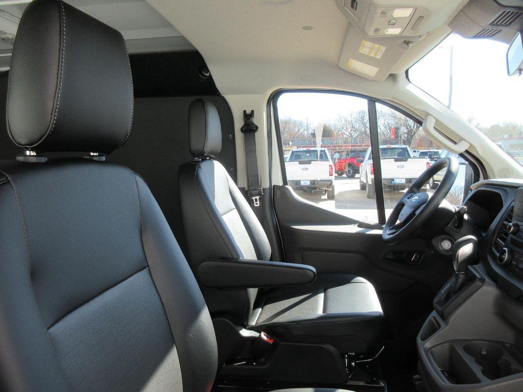 new 2025 Ford Transit-250 car