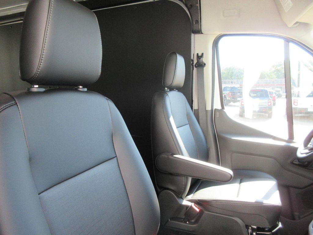 new 2025 Ford Transit-250 car