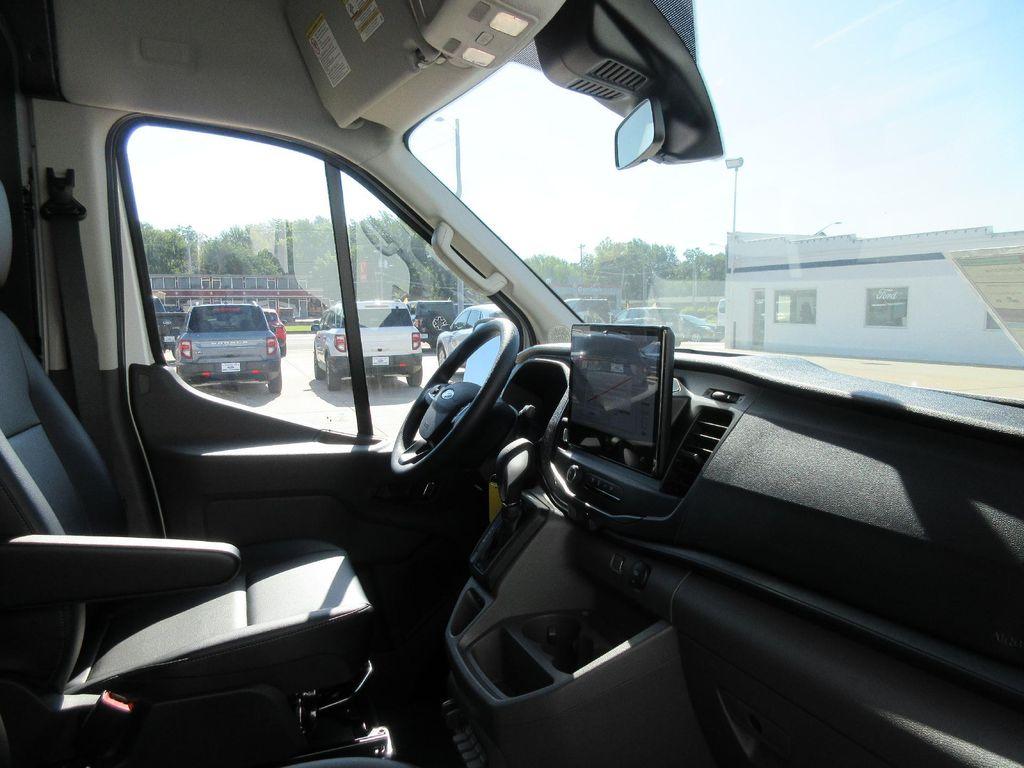 new 2025 Ford Transit-250 car