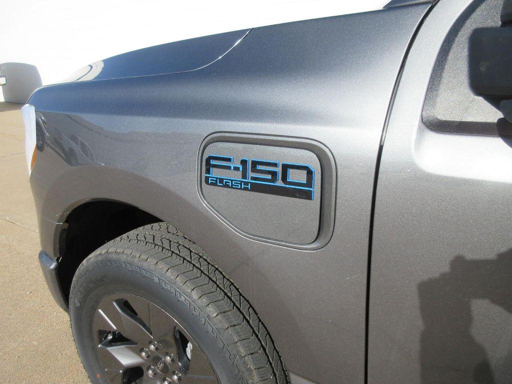 new 2025 Ford F-150 Lightning car