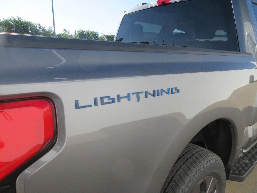 new 2025 Ford F-150 Lightning car