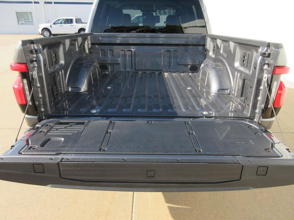 new 2025 Ford F-150 Lightning car