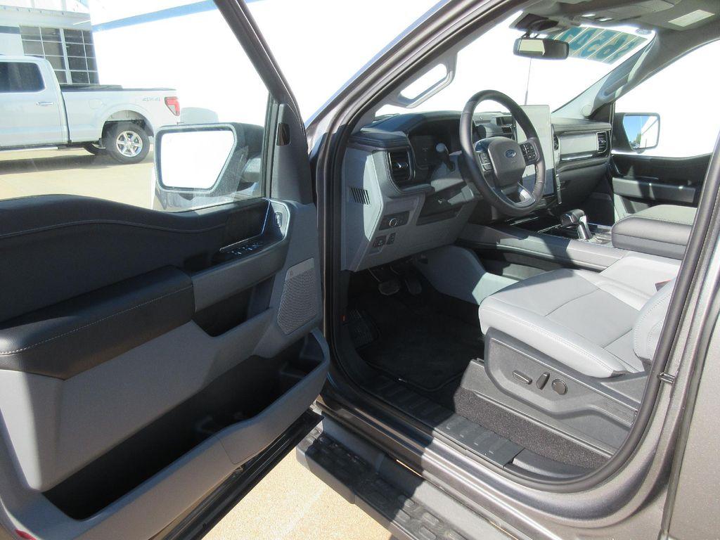 new 2025 Ford F-150 Lightning car